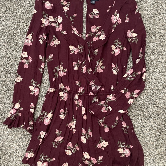 Bundle 3/$15 - AE Floral Romper - Picture 2 of 6